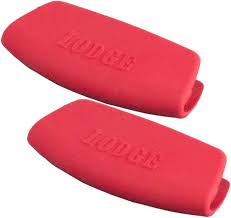 [1003856] Lodge Bw Silicone Grips, Red, Set Of